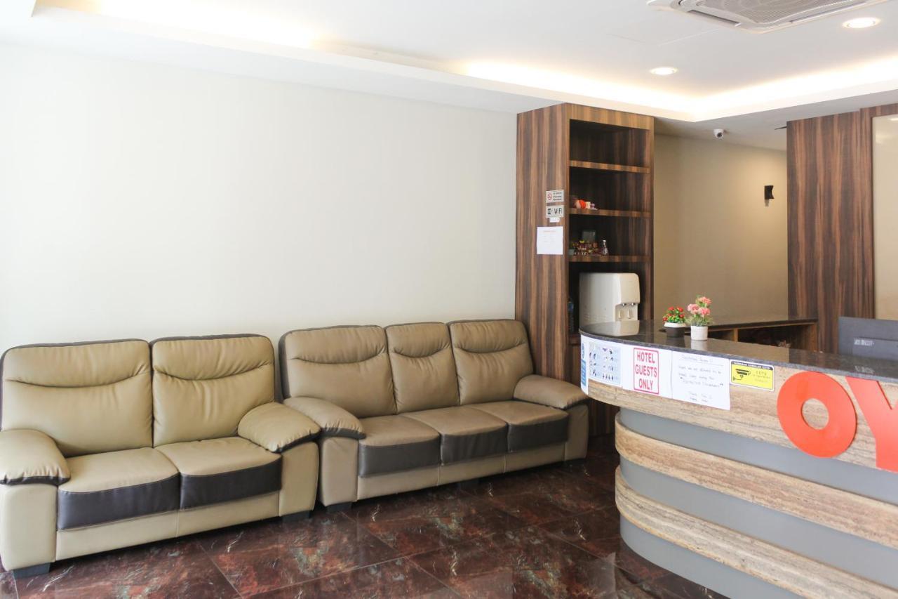 Oyo 90027 Happy Hotel جوهر بهرو المظهر الخارجي الصورة