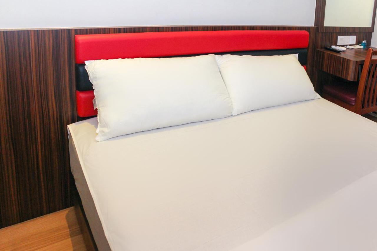 Oyo 90027 Happy Hotel جوهر بهرو المظهر الخارجي الصورة