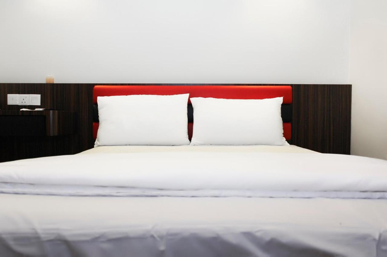 Oyo 90027 Happy Hotel جوهر بهرو المظهر الخارجي الصورة