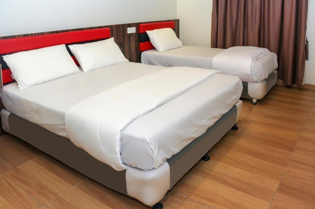 Oyo 90027 Happy Hotel جوهر بهرو المظهر الخارجي الصورة