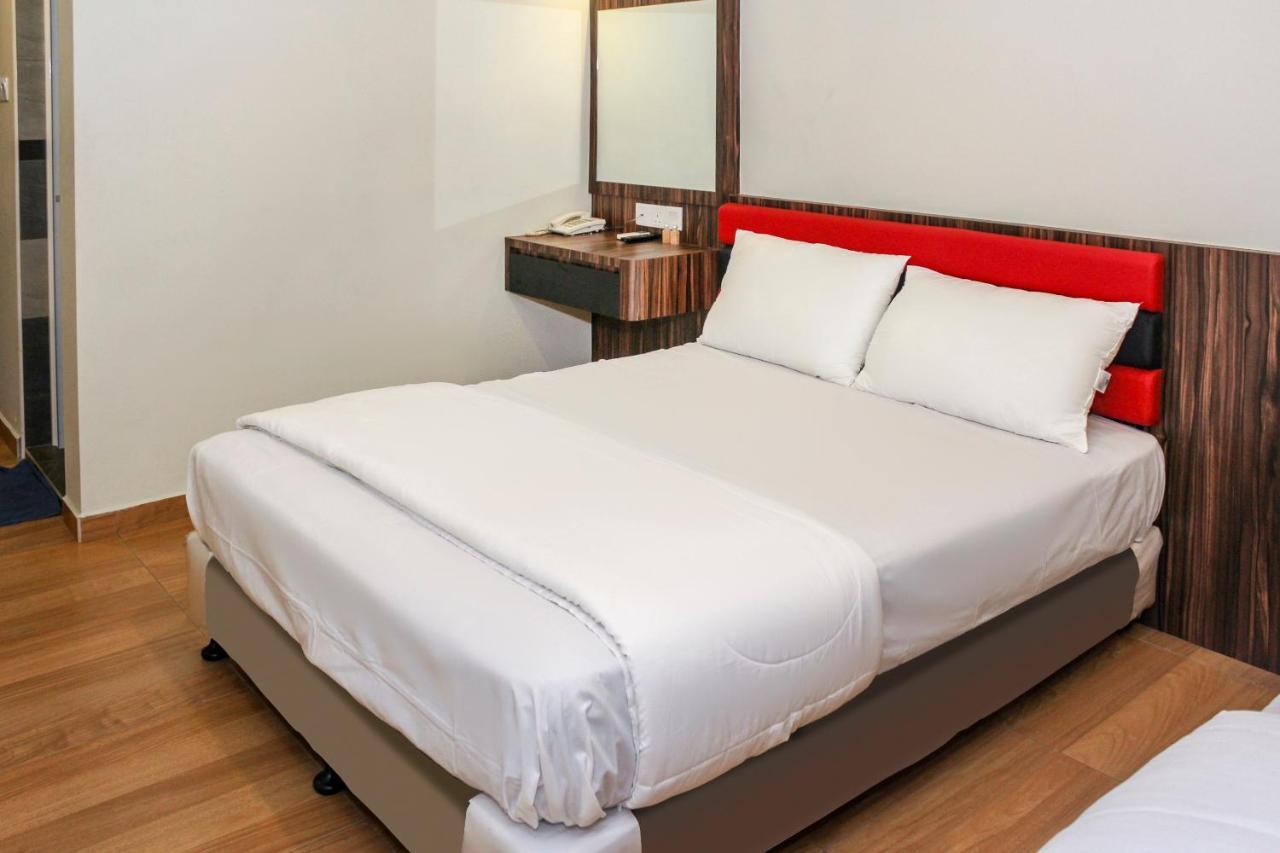 Oyo 90027 Happy Hotel جوهر بهرو المظهر الخارجي الصورة
