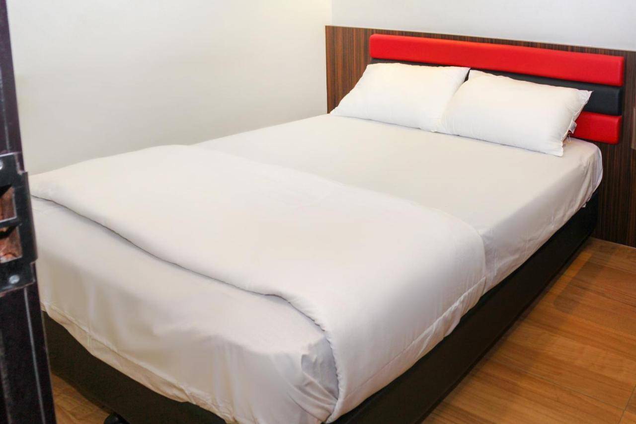Oyo 90027 Happy Hotel جوهر بهرو المظهر الخارجي الصورة